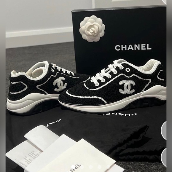 Chanel limited edition Sneakers -Embroidered Fabric & lambskin🤍New in Box 🖤 - Picture 3 of 14